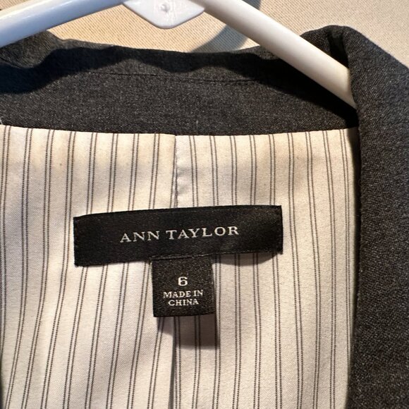 ANN TAYLOR Charcoal Gray 3-Piece Suit ~ Jacket Size 6 ~ Pants/Skirt Size 4 - Picture 2 of 11